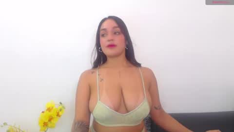 renatabrownn28 online show from June 17, 2026, 6:42 pm