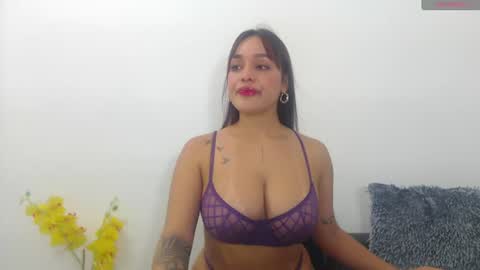 renatabrownn28 online show from June 30, 2026, 4:24 am