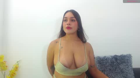 renatabrownn28 online show from July 7, 2026, 7:23 am