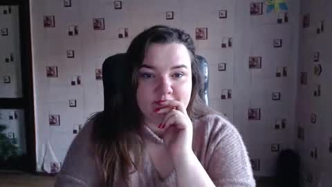 renataoia online show from February 12, 2025, 2:10 pm