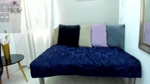 Snapshot of renataruiz_rr chatting on February 14, 2025, 3:05 pm online show from February 14, 2025, 3:05 pm