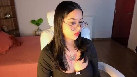 renaxi_smith online show from March 12, 2026, 7:53 pm