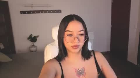 renaxi_smith online show from July 11, 2026, 7:27 pm