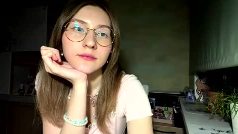 Mia online show from April 23, 2026, 6:21 pm