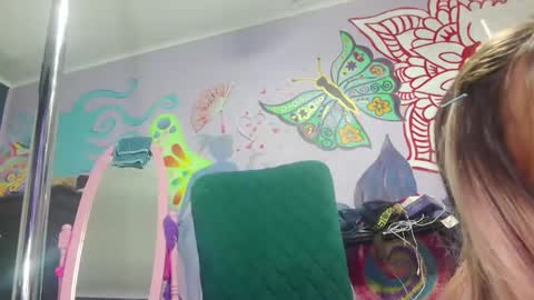 Snapshot of rene_heartz99 chatting on October 19, 2025, 11:33 am Naughty closet slut here to suck all your friends off online show from October 19, 2025, 11:33 am