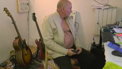 Snapshot of renefr chatting on November 25, 2025, 10:10 pm renefr online show from November 25, 2025, 10:10 pm