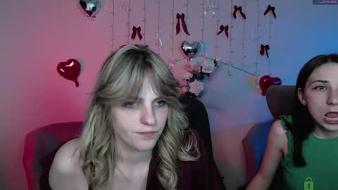 Snapshot of renesmee_sunset chatting on April 26, 2026, 7:33 pm Sweet Renesmee online show from April 26, 2026, 7:33 pm
