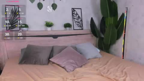Renesmy online show from July 25, 2026, 12:20 am