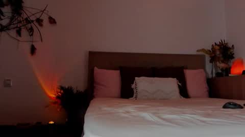 revealyourdarkdesires online show from March 5, 2026, 10:39 pm