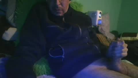 reyes_albert2006 online show from January 13, 2025, 11:52 am