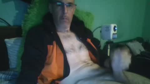 reyes_albert2006 online show from November 10, 2025, 1:15 am