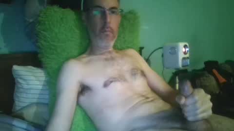 reyes_albert2006 online show from November 16, 2025, 12:11 pm