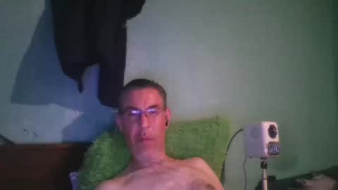 reyes_albert2006 online show from May 25, 2026, 7:36 am
