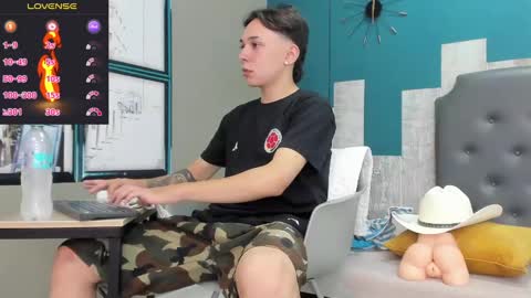 Snapshot of rhaegal_hot chatting on December 8, 2024, 4:50 pm Rhaegal online show from December 8, 2024, 4:50 pm