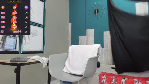 Snapshot of rhaegal_hot chatting on December 12, 2024, 3:59 pm Rhaegal online show from December 12, 2024, 3:59 pm