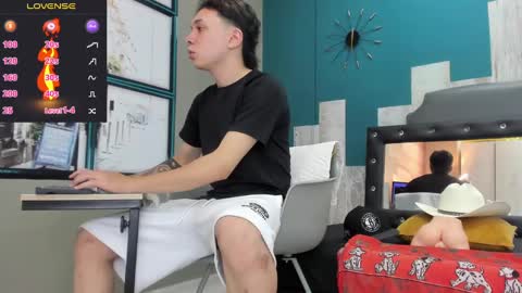 Snapshot of rhaegal_hot chatting on December 14, 2024, 3:36 pm Rhaegal online show from December 14, 2024, 3:36 pm