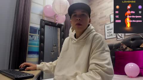 Snapshot of rhaegal_hot chatting on February 8, 2025, 1:33 pm Rhaegal online show from February 8, 2025, 1:33 pm