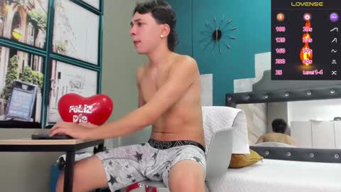 Snapshot of rhaegal_hot chatting on February 16, 2025, 3:59 pm Rhaegal online show from February 16, 2025, 3:59 pm