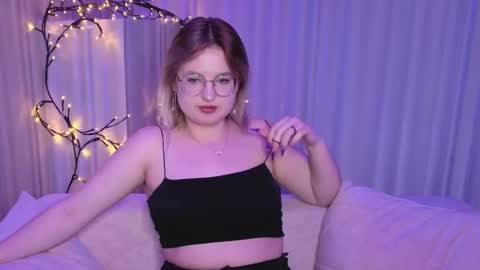 Snapshot of rheamoonn chatting on June 5, 2026, 6:13 pm Grace online show from June 5, 2026, 6:13 pm