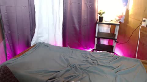 Snapshot of rhian20 chatting on January 15, 2025, 4:11 pm HI GUYS IM RHIAN PLEASE GIVE ME THUMBS UP online show from January 15, 2025, 4:11 pm