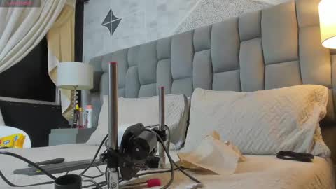 Riana online show from February 21, 2025, 7:01 am