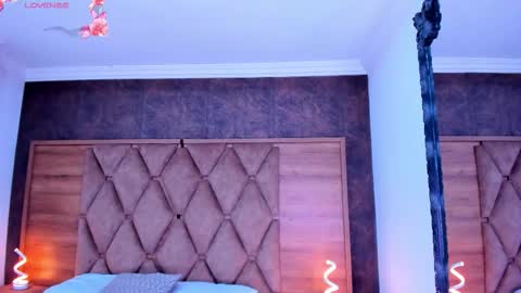 Riana online show from November 3, 2025, 4:14 am