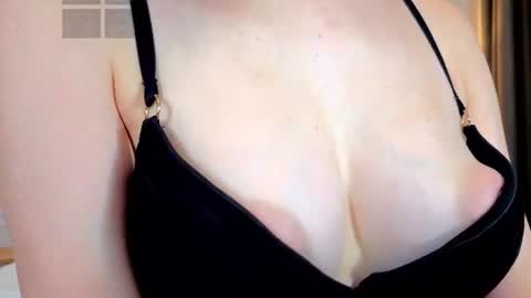 Snapshot of riawoods chatting on July 9, 2026, 8:46 pm Ria Woods online show from July 9, 2026, 8:46 pm