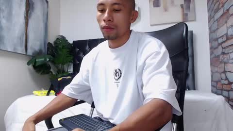 Snapshot of richar_voller chatting on December 27, 2024, 11:39 am richar_voller online show from December 27, 2024, 11:39 am