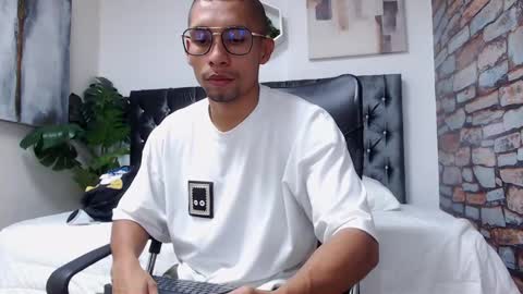 Snapshot of richar_voller chatting on December 28, 2024, 11:19 am richar_voller online show from December 28, 2024, 11:19 am