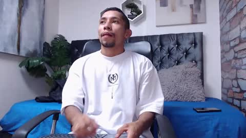 Snapshot of richar_voller chatting on January 8, 2025, 11:32 am richar_voller online show from January 8, 2025, 11:32 am