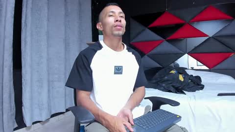 Snapshot of richar_voller chatting on January 13, 2025, 11:19 am richar_voller online show from January 13, 2025, 11:19 am