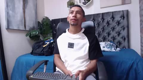 Snapshot of richar_voller chatting on January 20, 2025, 11:02 am richar_voller online show from January 20, 2025, 11:02 am