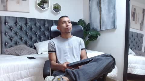 Snapshot of richar_voller chatting on February 5, 2025, 11:12 am richar_voller online show from February 5, 2025, 11:12 am