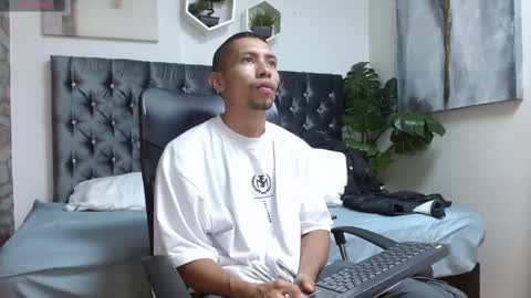 Snapshot of richar_voller chatting on February 21, 2025, 11:22 am richar_voller online show from February 21, 2025, 11:22 am