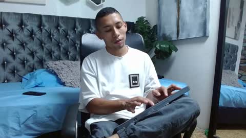 Snapshot of richar_voller chatting on February 26, 2025, 10:47 am richar_voller online show from February 26, 2025, 10:47 am