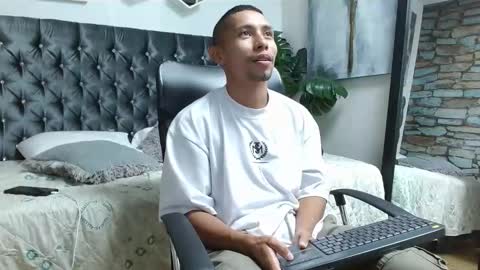 Snapshot of richar_voller chatting on March 10, 2025, 2:48 pm richar_voller online show from March 10, 2025, 2:48 pm