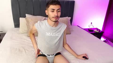 Snapshot of richard_carter_ chatting on January 25, 2025, 2:26 am Richard online show from January 25, 2025, 2:26 am