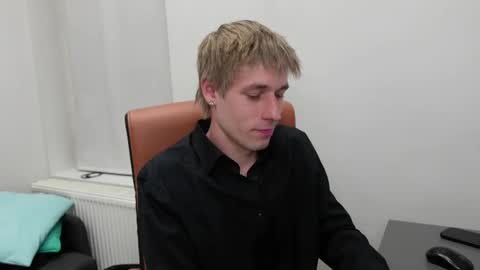 RICHARD HARDS online show from April 21, 2026, 7:39 pm