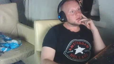 Snapshot of richardd110011 chatting on June 22, 2026, 11:35 pm richardd110011 online show from June 22, 2026, 11:35 pm
