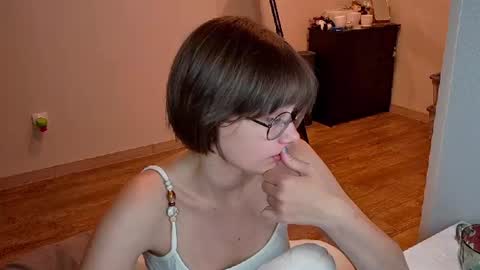 Luna online show from July 19, 2026, 6:44 pm