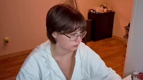 Luna online show from July 20, 2026, 6:43 pm