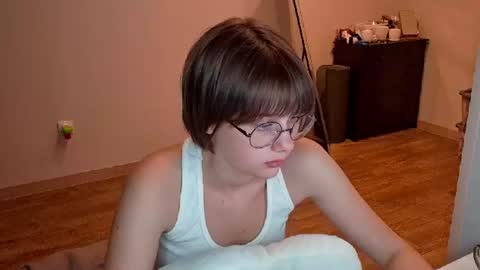 Luna online show from July 22, 2026, 6:54 pm