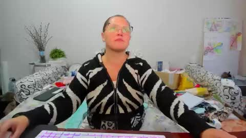 Anna - not anna - right Anna  online show from December 15, 2025, 1:04 pm