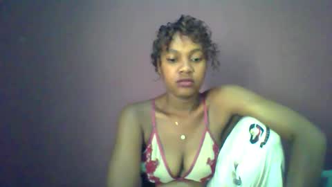 ricie001 online show from May 4, 2026, 12:01 pm