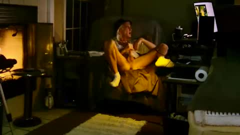 PINK HOLE TWINK online show from October 28, 2025, 2:04 am