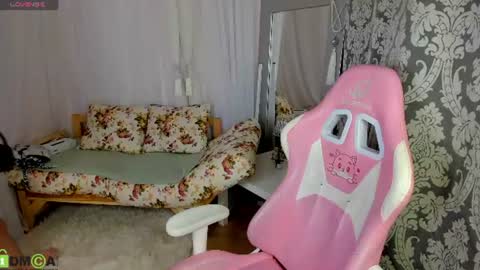 Layla online show from July 2, 2026, 9:15 am
