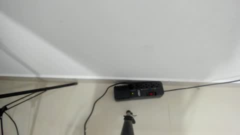 Rihanna hotx online show from December 19, 2025, 3:02 am