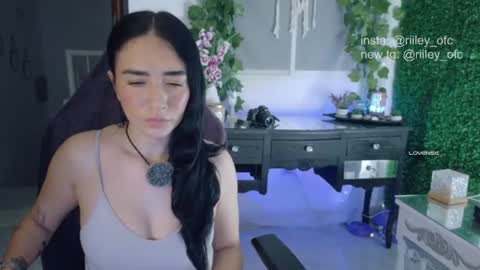 Independent model online show from July 23, 2026, 7:39 am