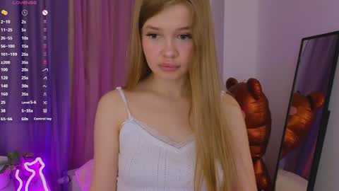 Rina online show from July 7, 2026, 8:57 pm