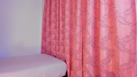 Snapshot of riley_bensongh chatting on November 18, 2025, 9:19 pm Riley online show from November 18, 2025, 9:19 pm